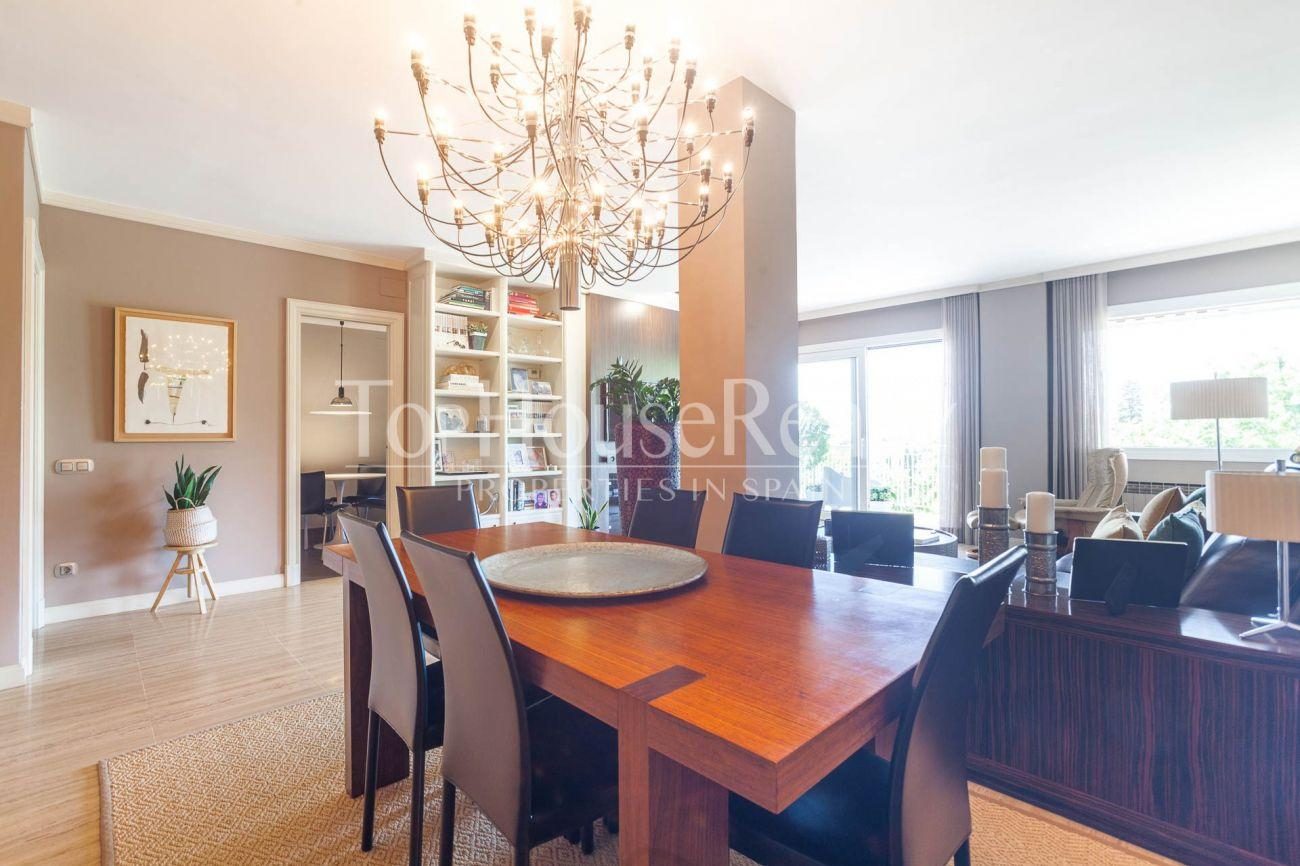 Bright penthouse in Pedralbes