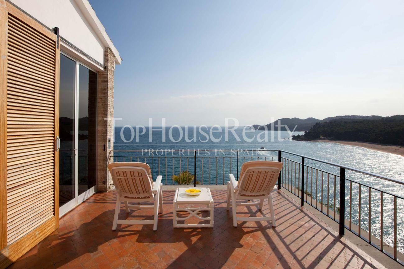 Large manor house with own mountain facing the sea