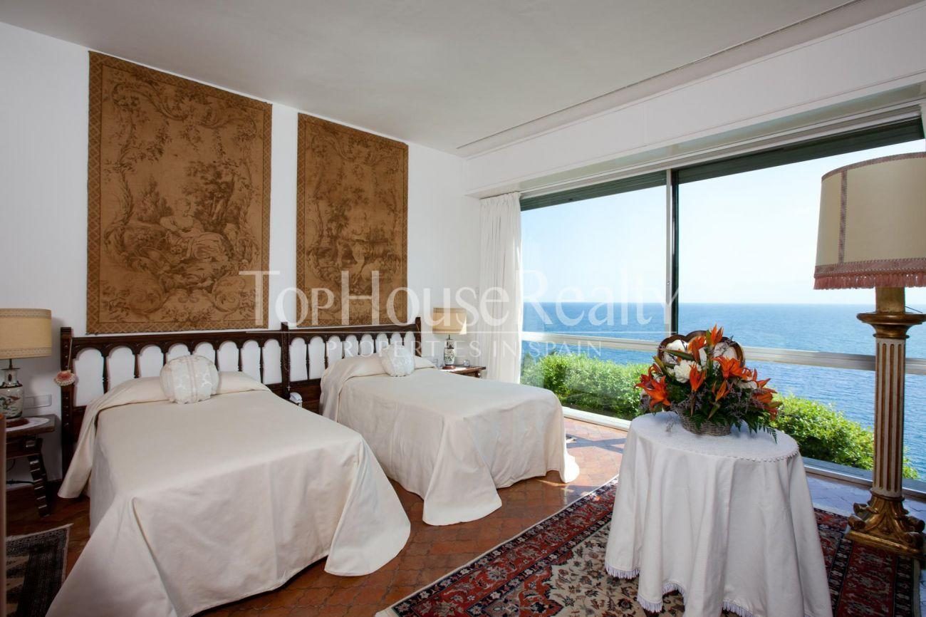 Large manor house with own mountain facing the sea