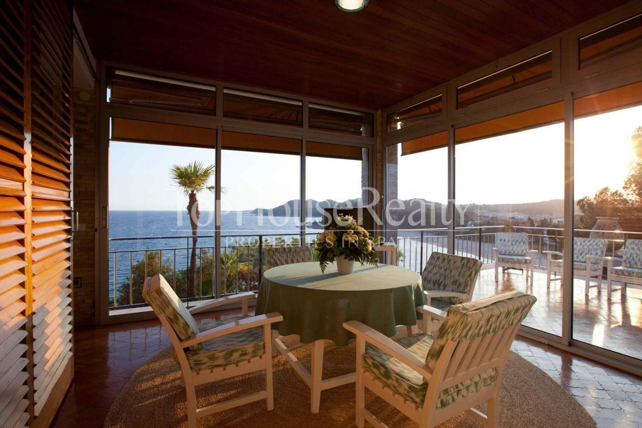 Large manor house with own mountain facing the sea