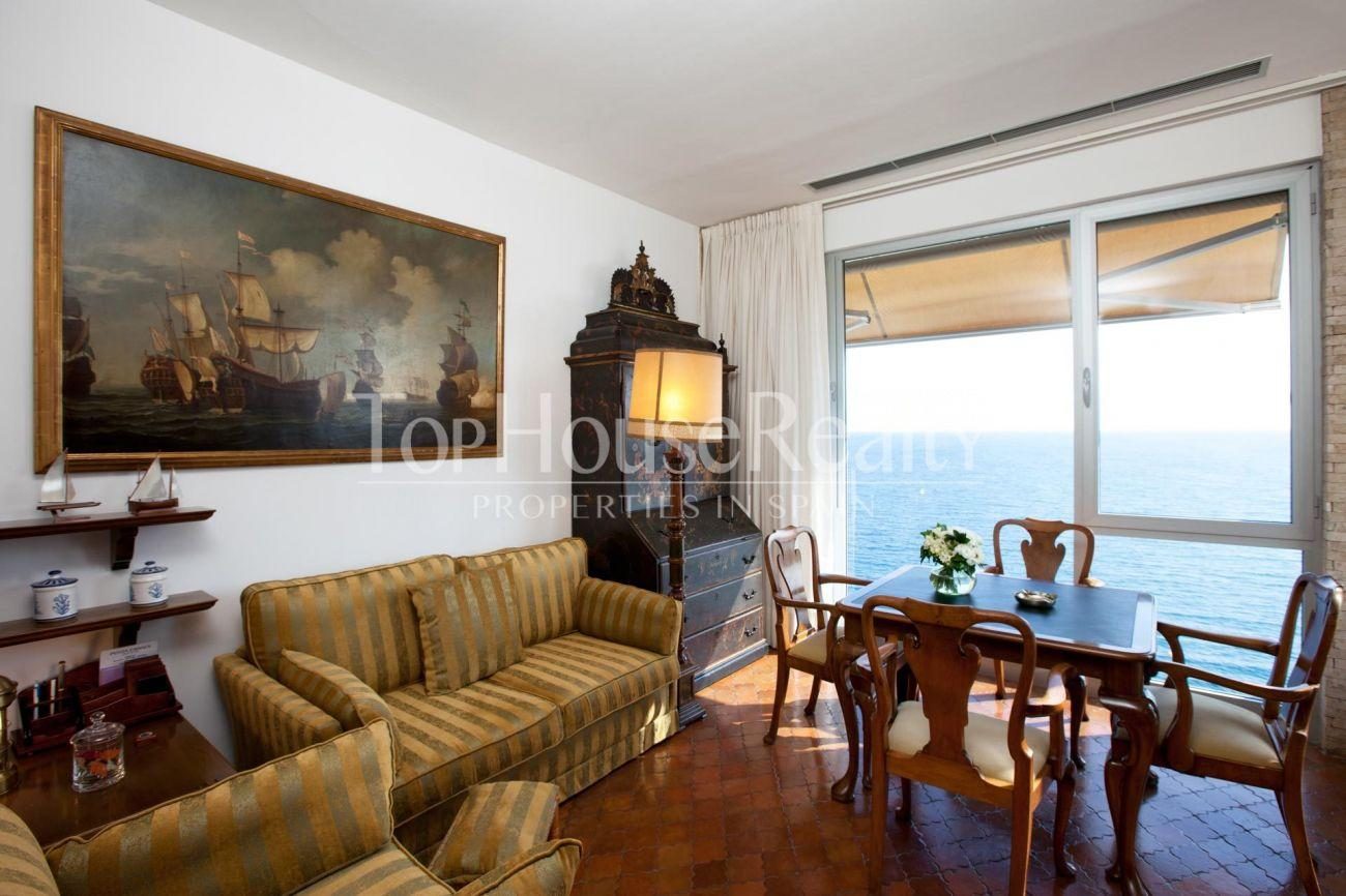 Large manor house with own mountain facing the sea