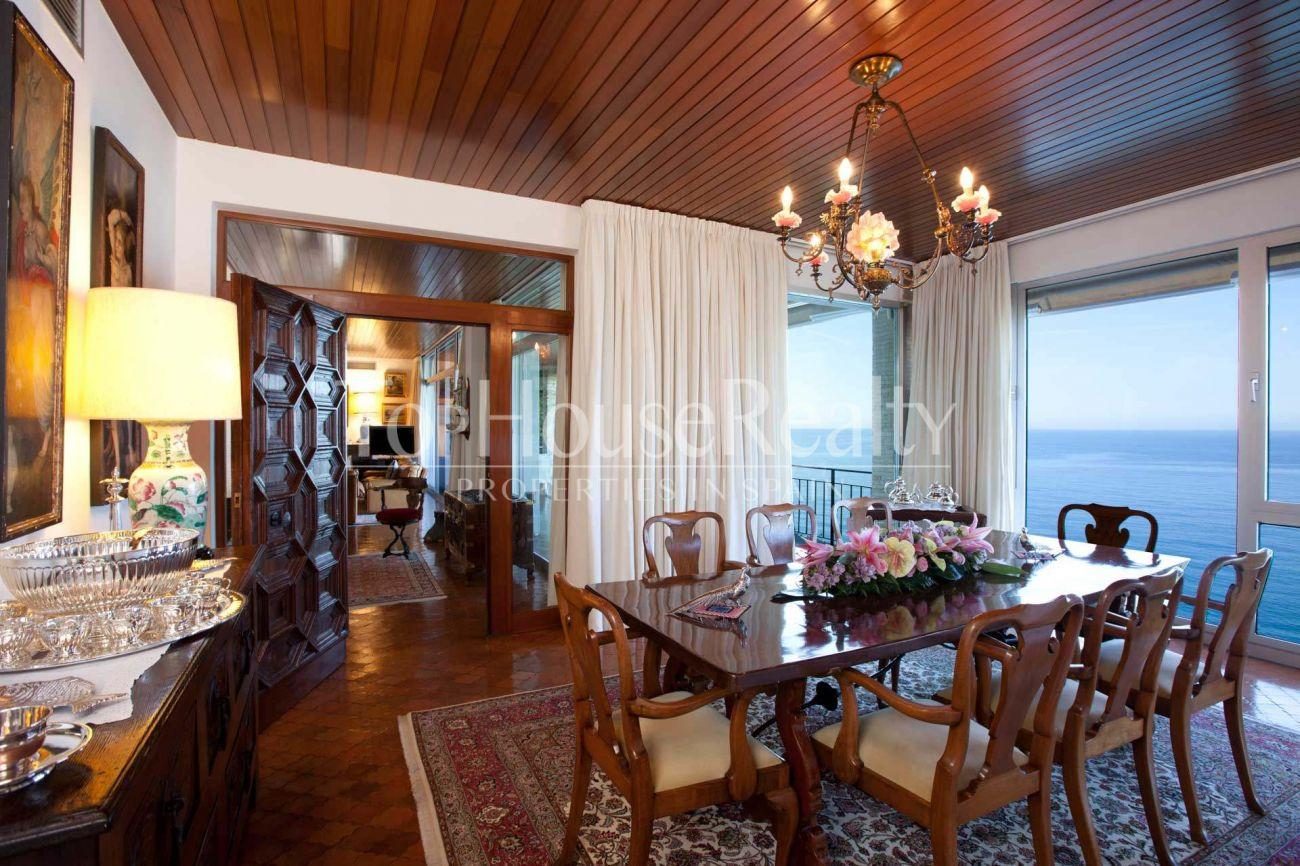 Large manor house with own mountain facing the sea