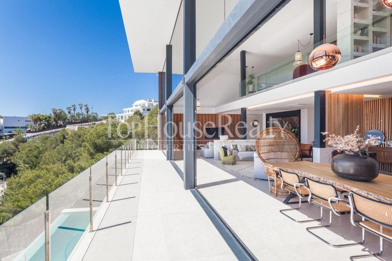 Spectacular new house with incredible views