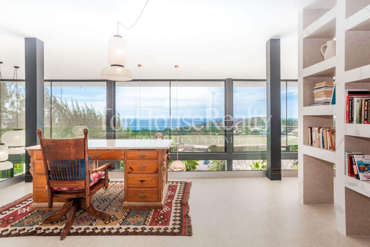 Spectacular new house with incredible views