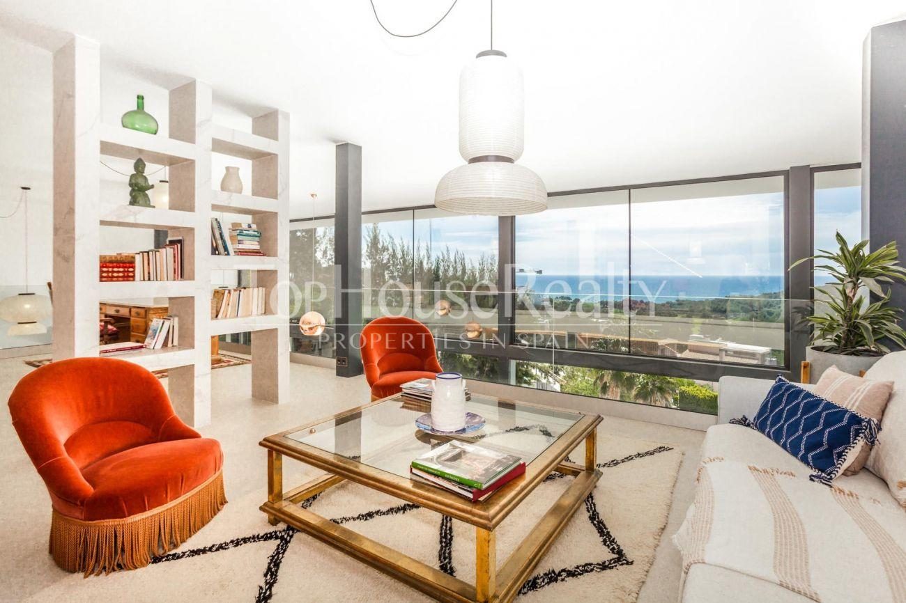 Spectacular new house with incredible views