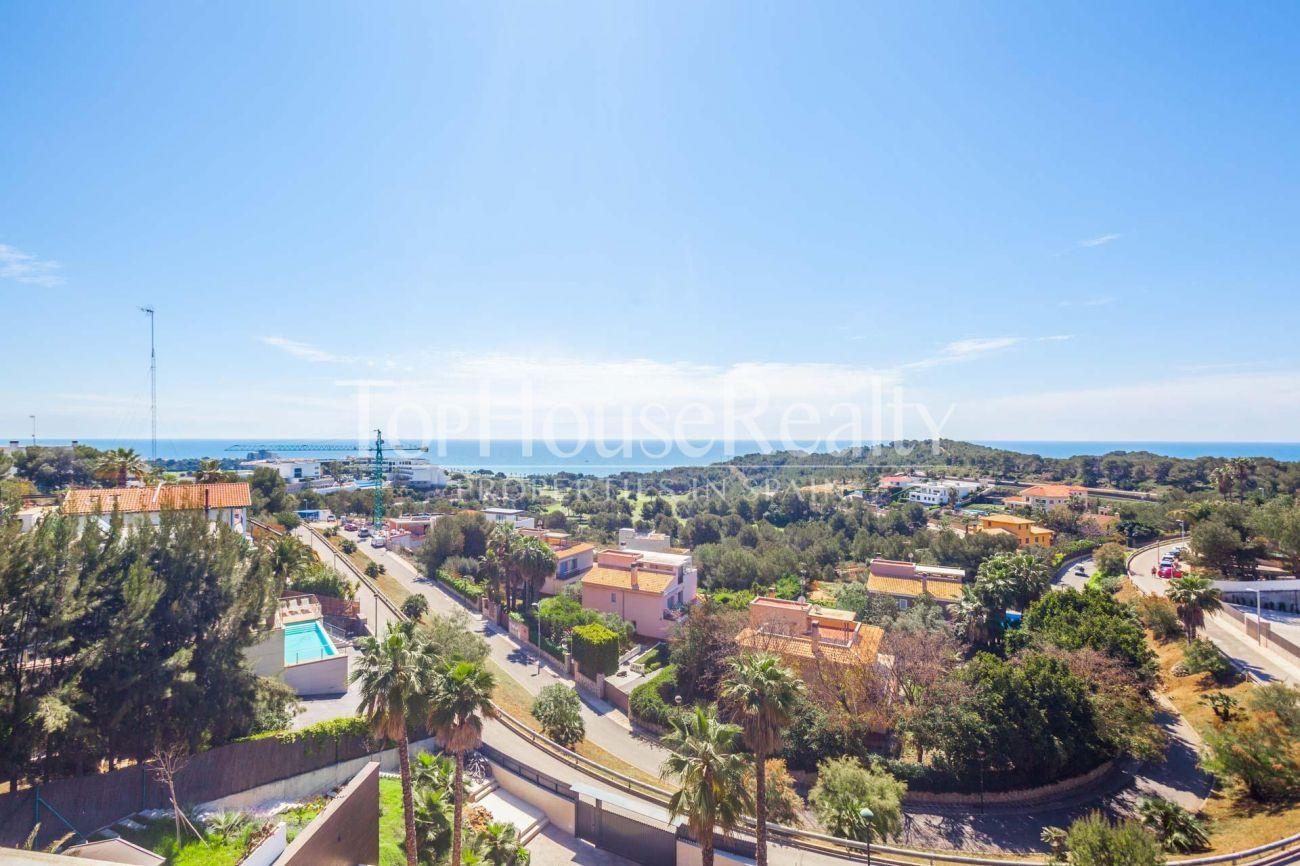 Spectacular new house with incredible views