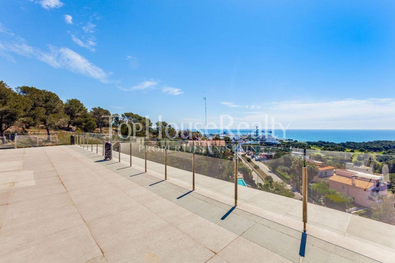 Spectacular new house with incredible views