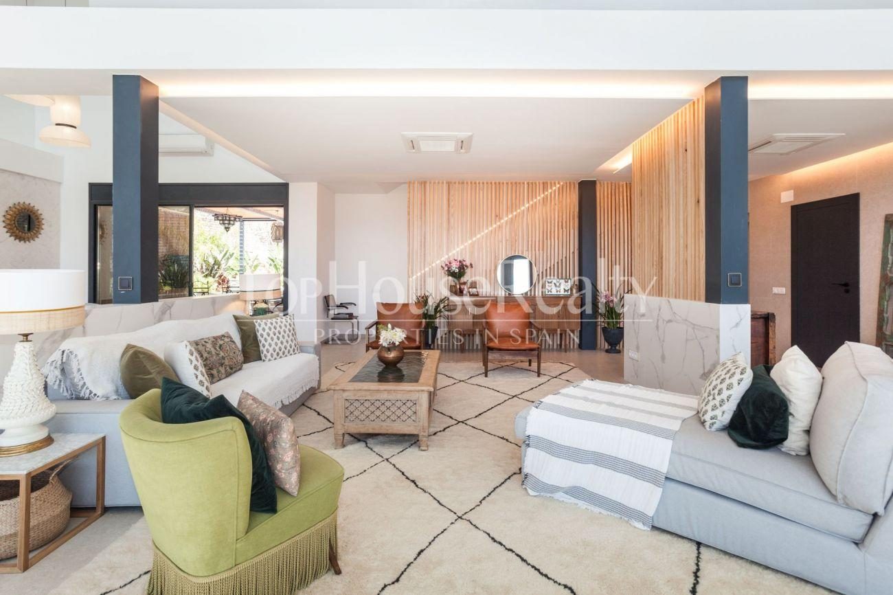 Spectacular new house with incredible views