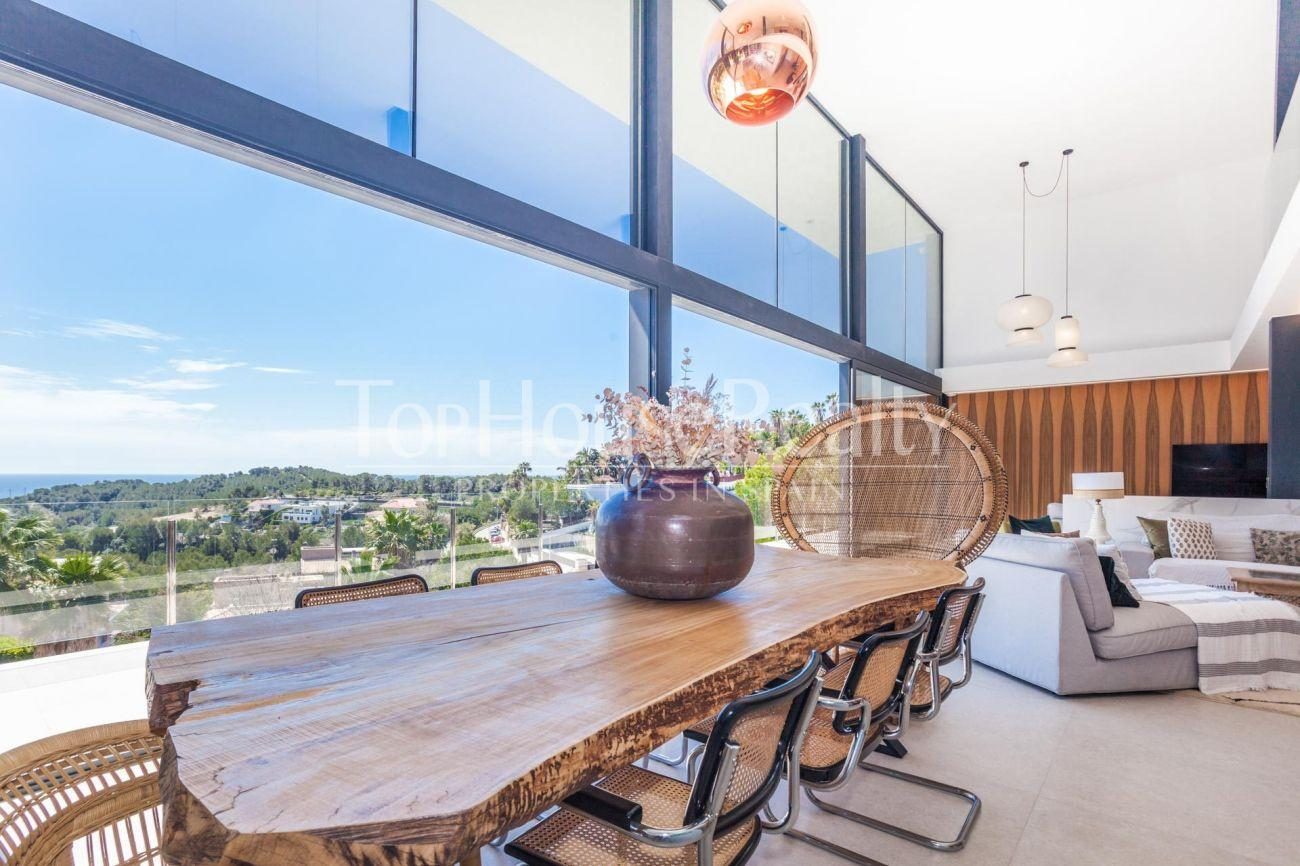 Spectacular new house with incredible views