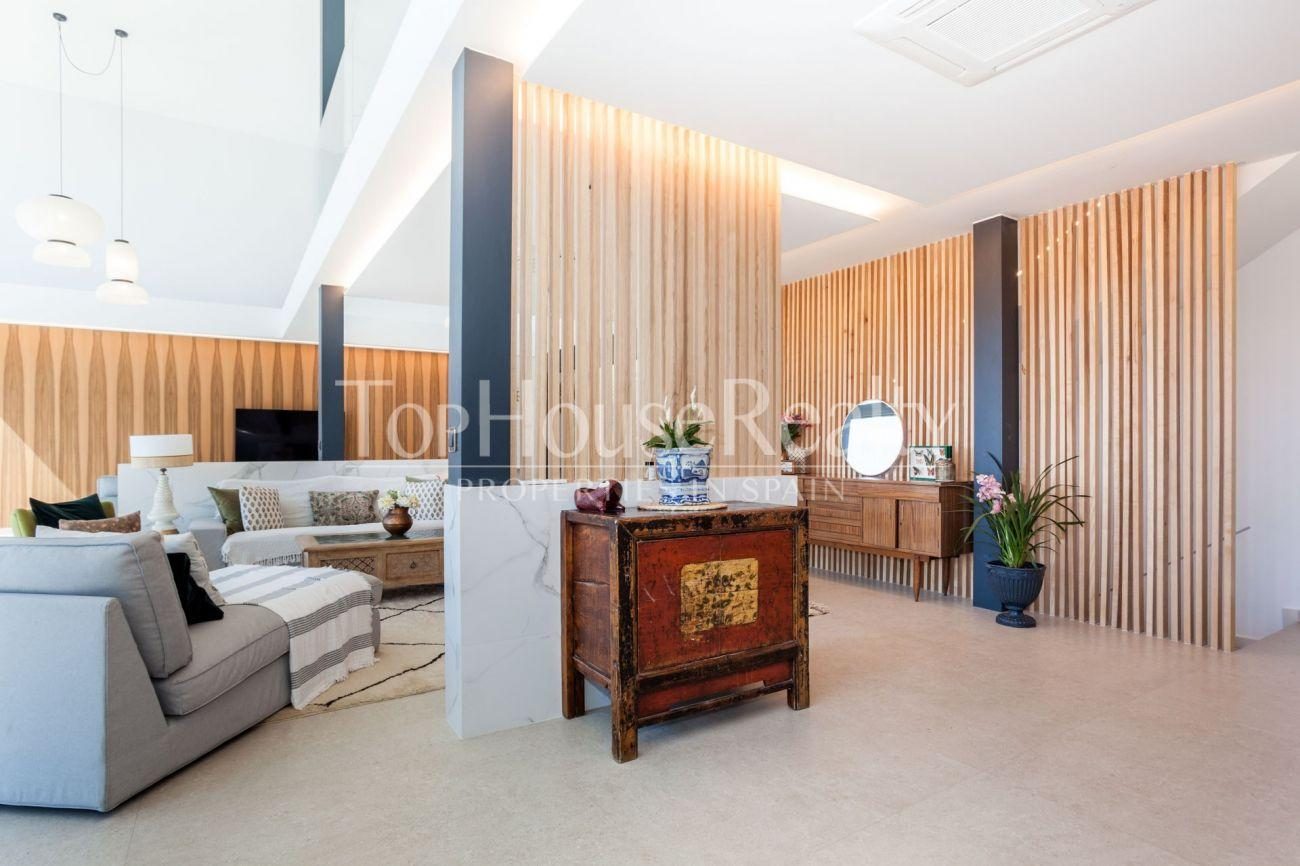 Spectacular new house with incredible views