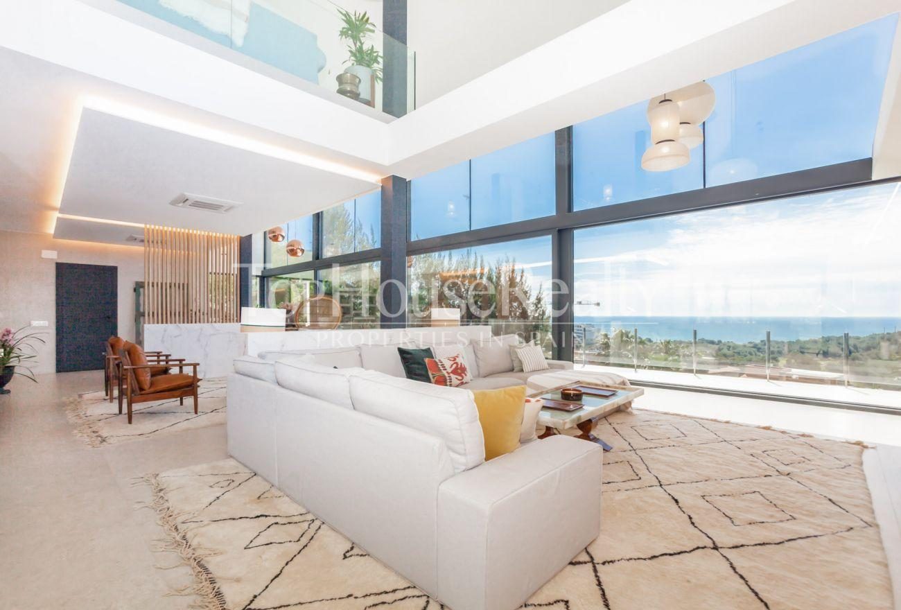 Spectacular new house with incredible views