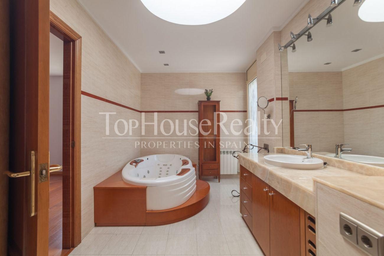 Large villa in the exceptional area of Sant Just Desvern