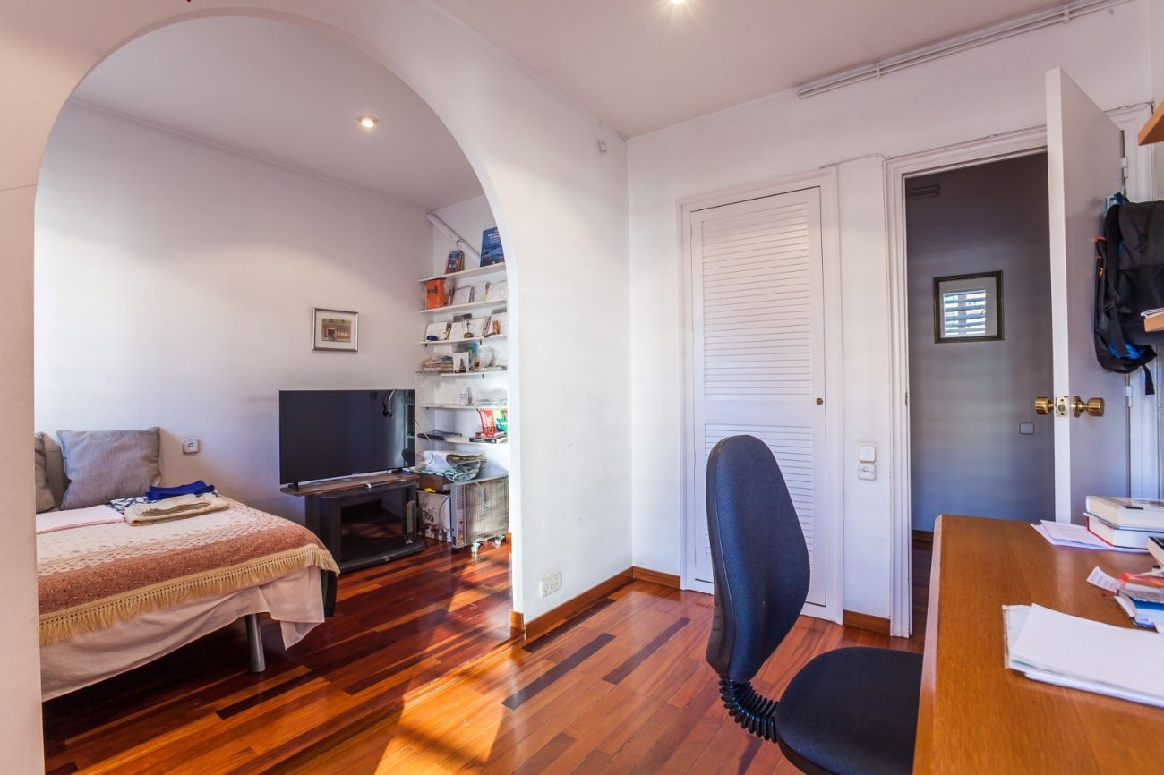 Spectacular and bright home in one of the most sought-after areas of the city of Barcelona
