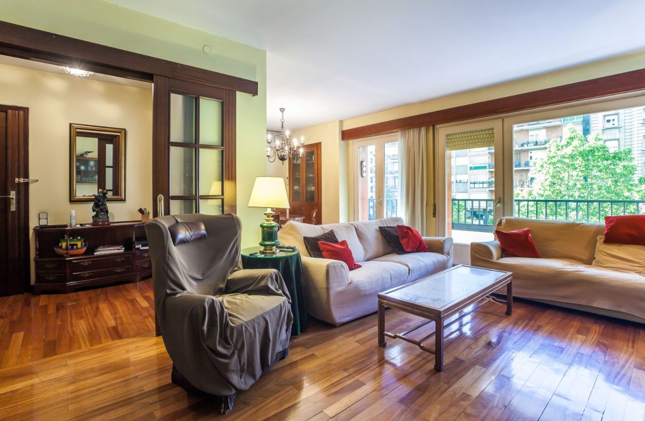 Spectacular and bright home in one of the most sought-after areas of the city of Barcelona