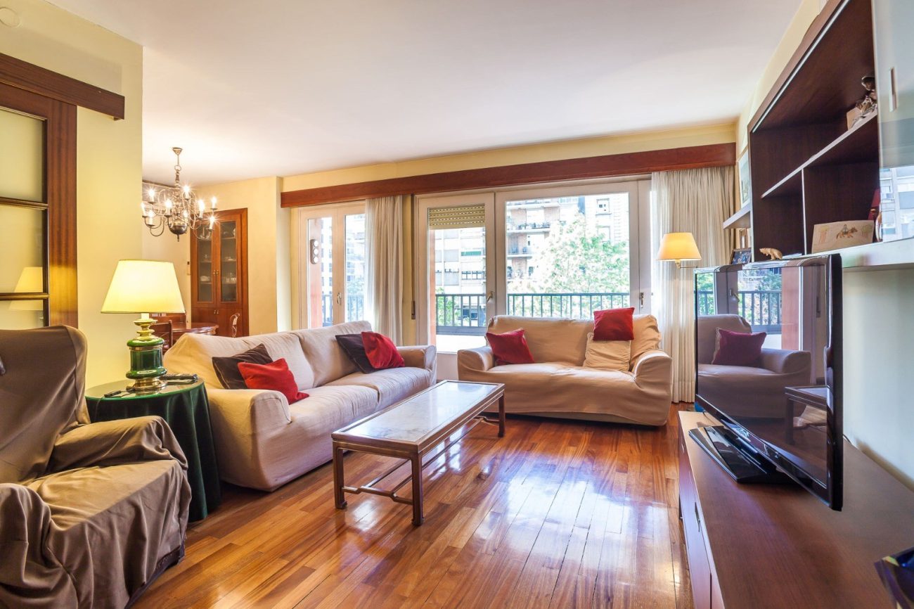 Spectacular and bright home in one of the most sought-after areas of the city of Barcelona