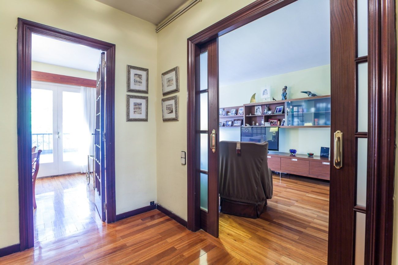 Spectacular and bright home in one of the most sought-after areas of the city of Barcelona