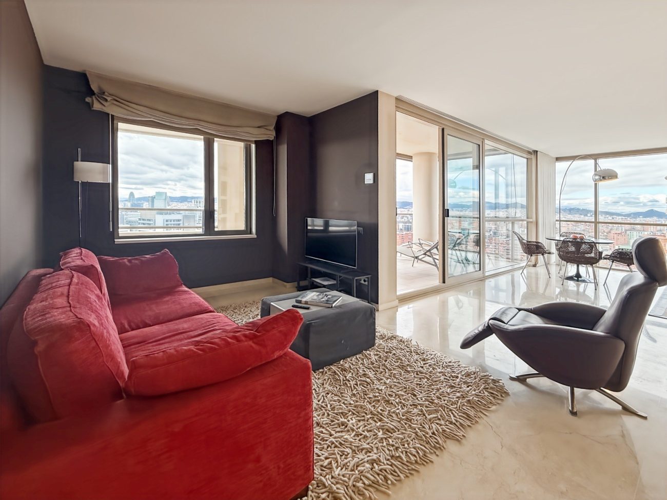 Penthouse for rent in Diagonal Ma, panoramic views, terrace and premium amenities