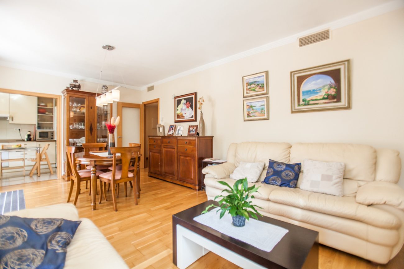 Apartment with two terraces and a private garden