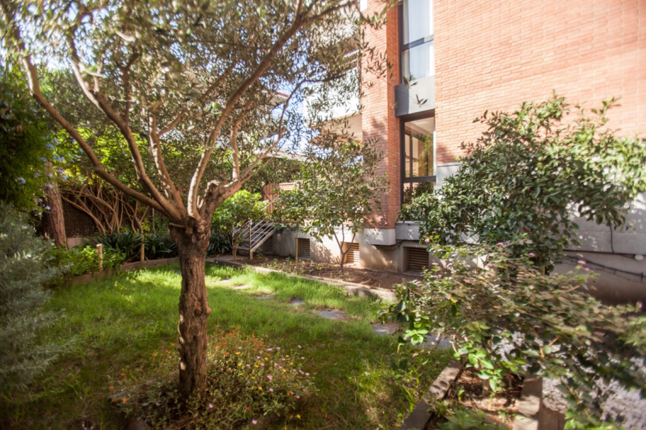 Apartment with two terraces and a private garden