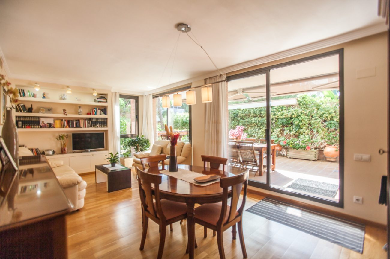 Apartment with two terraces and a private garden