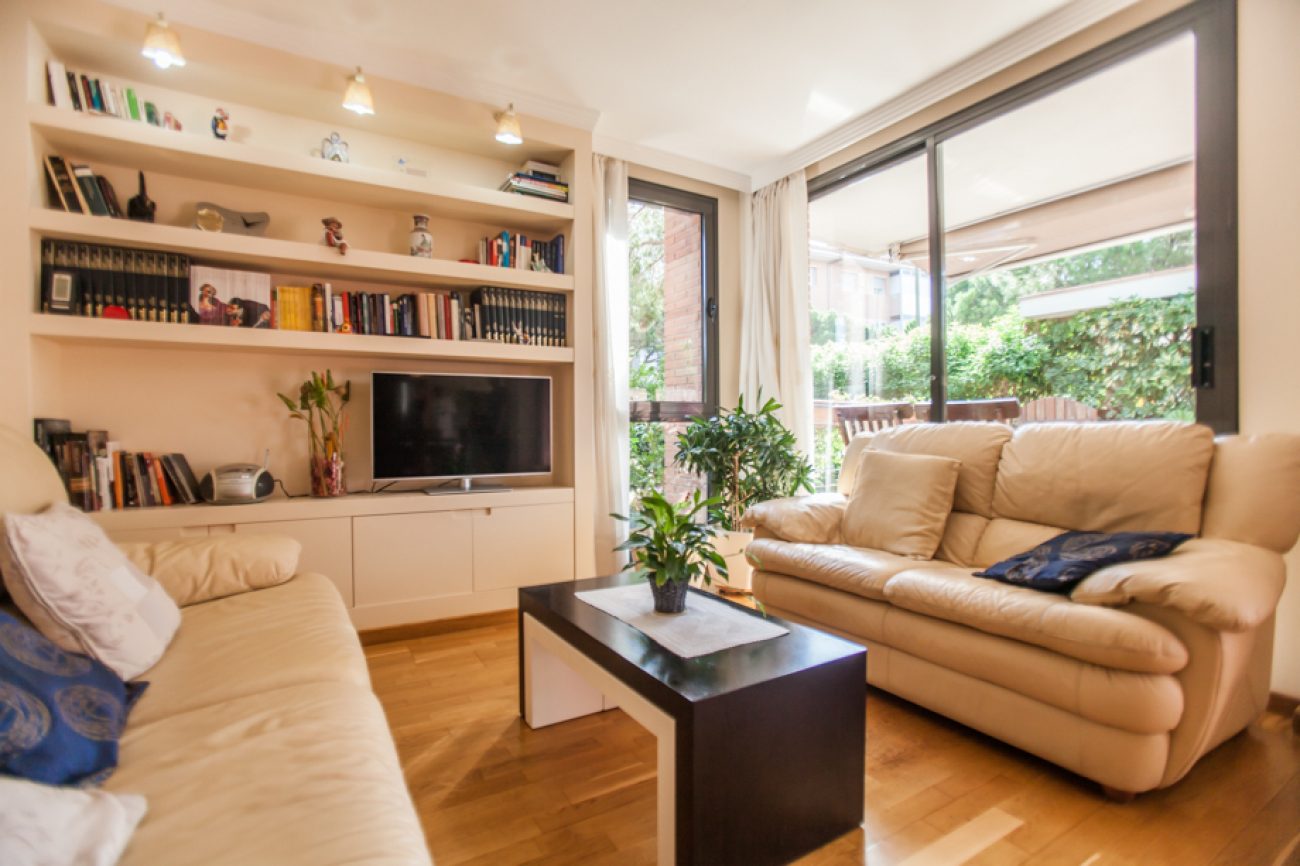 Apartment with two terraces and a private garden