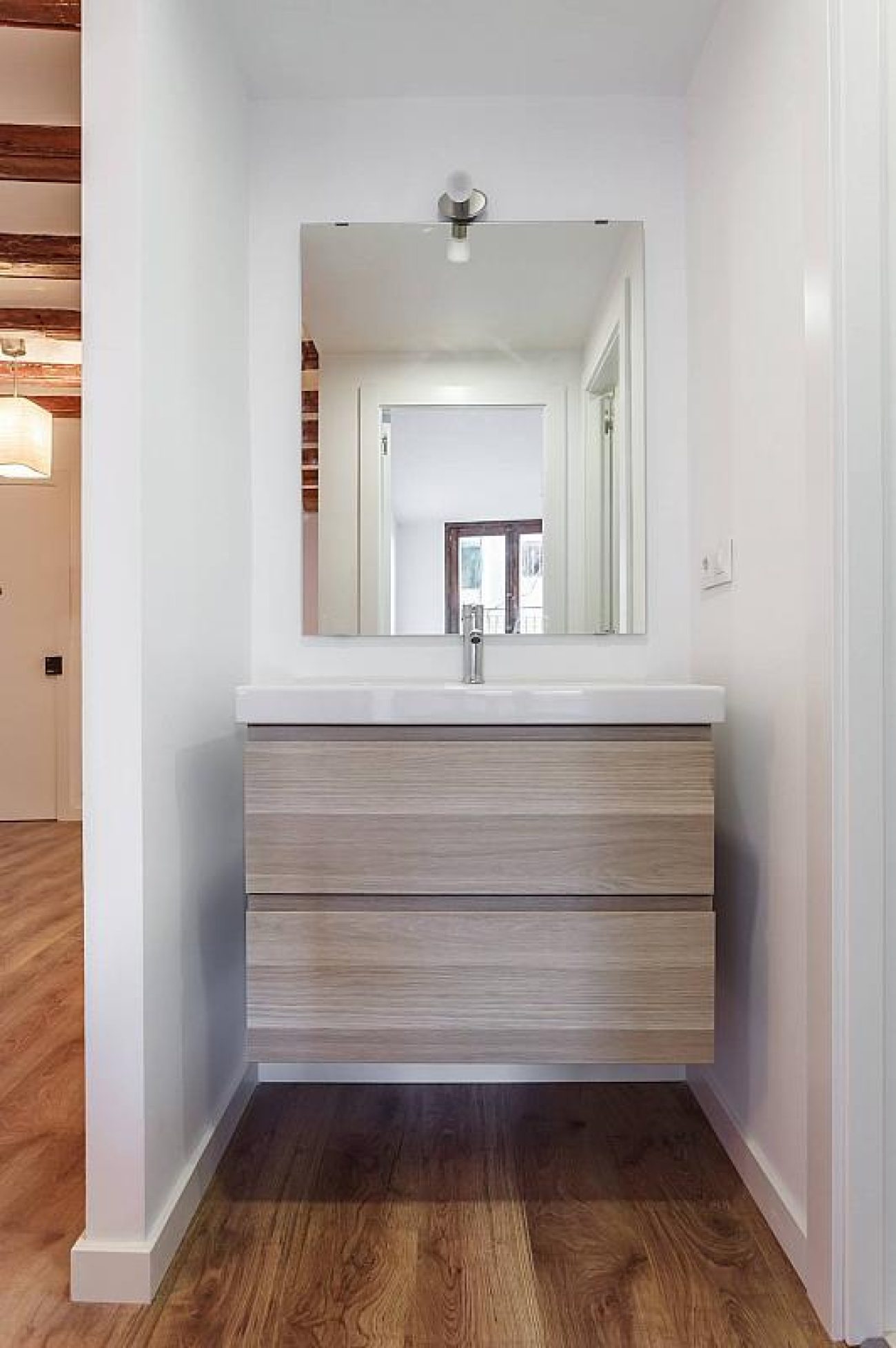 Light apartment in the “coolest” district of Barcelona