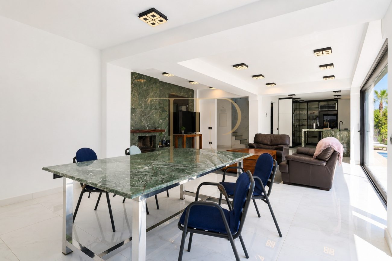 Exclusive Newly Renovated Designer Villa in La Pineda, Castelldefels