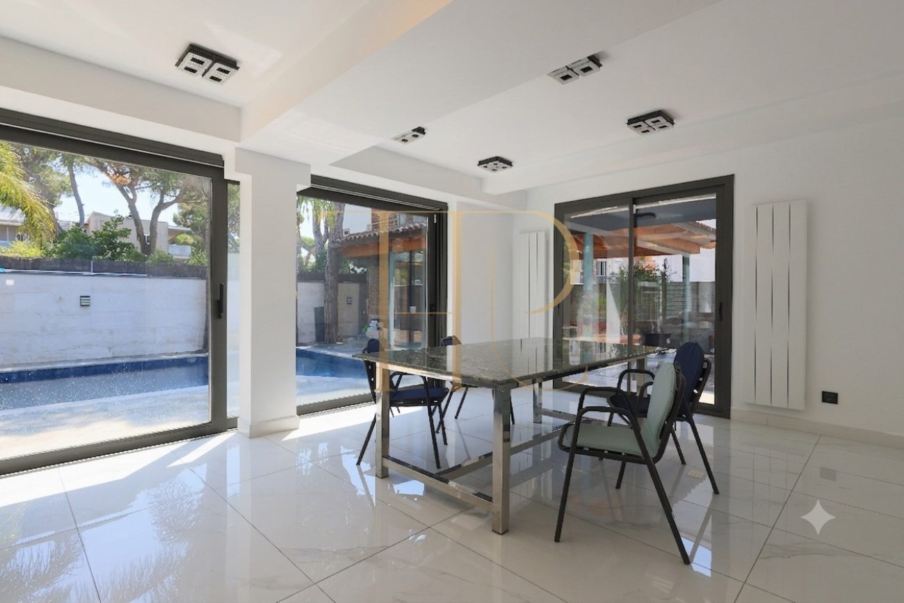 Exclusive Newly Renovated Designer Villa in La Pineda, Castelldefels