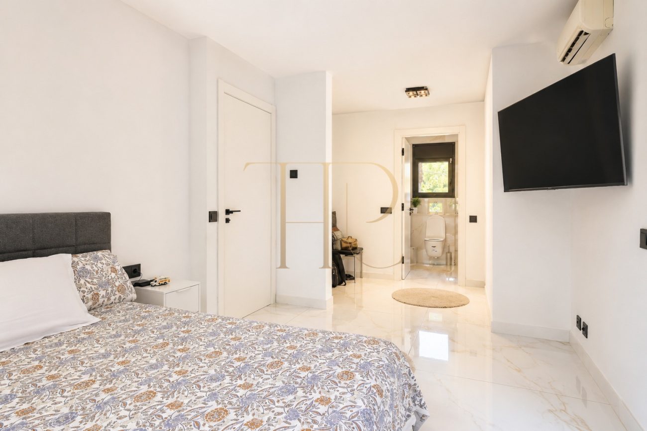 Exclusive Newly Renovated Designer Villa in La Pineda, Castelldefels