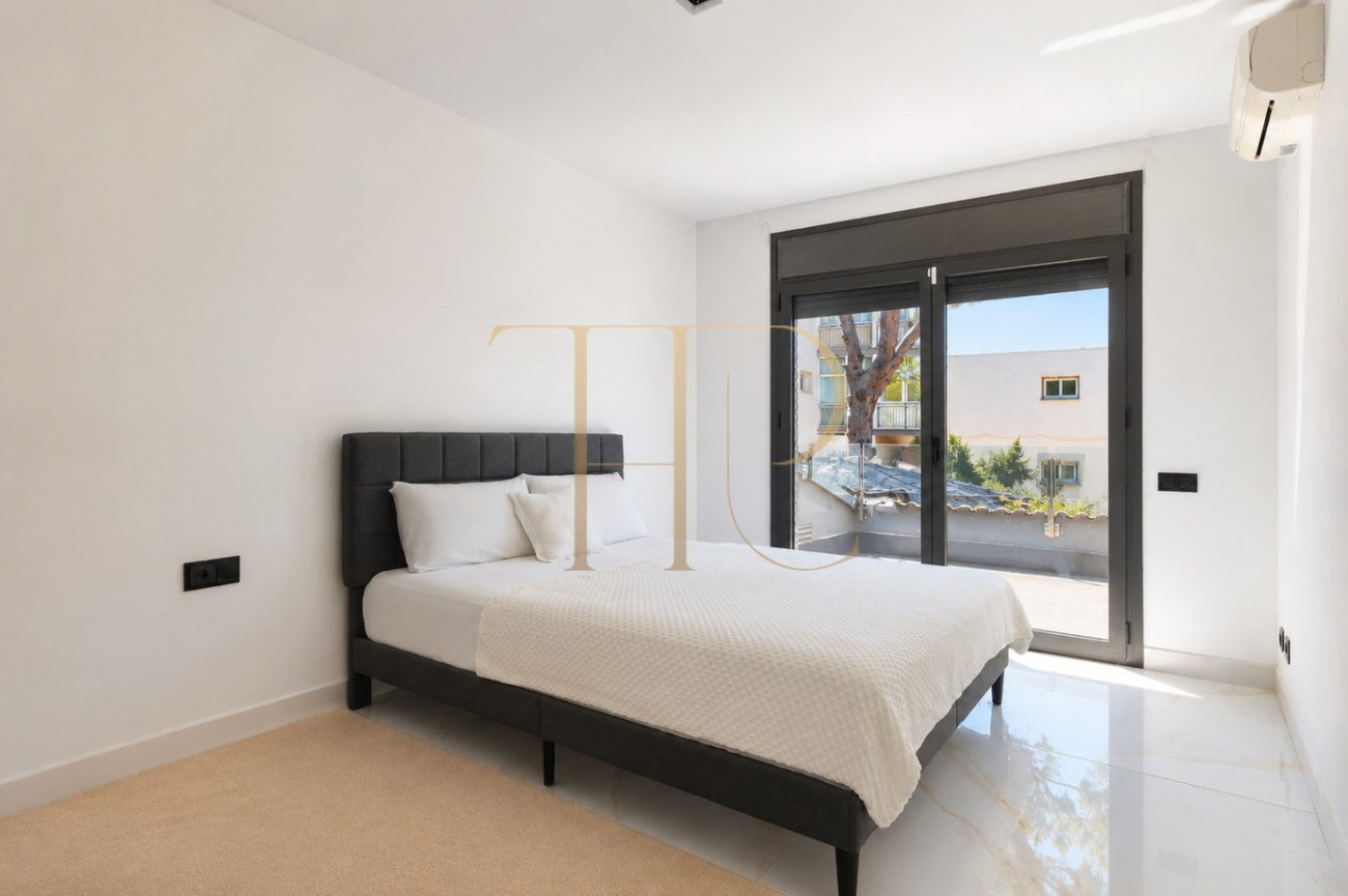 Exclusive Newly Renovated Designer Villa in La Pineda, Castelldefels