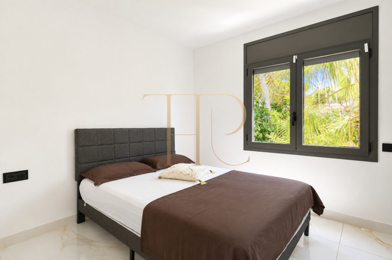 Exclusive Newly Renovated Designer Villa in La Pineda, Castelldefels