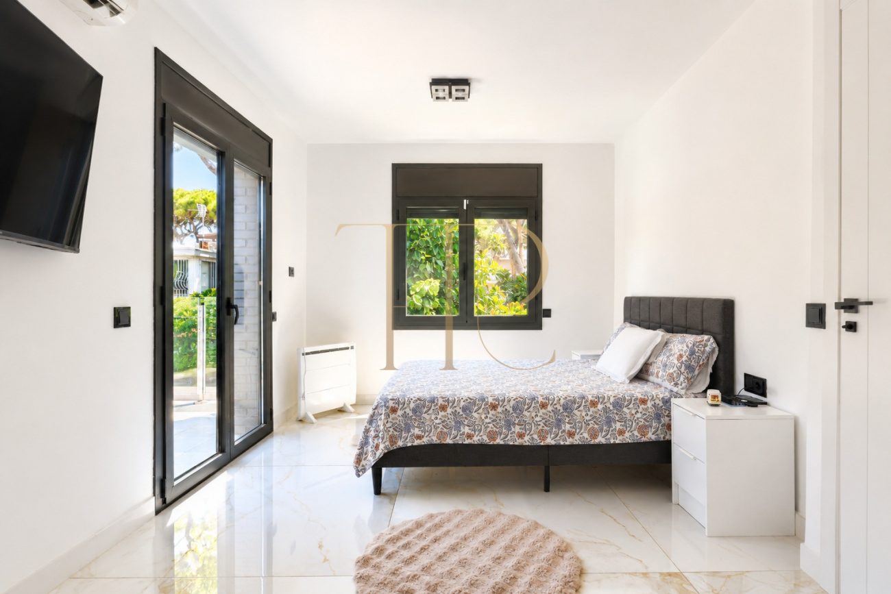 Exclusive Newly Renovated Designer Villa in La Pineda, Castelldefels