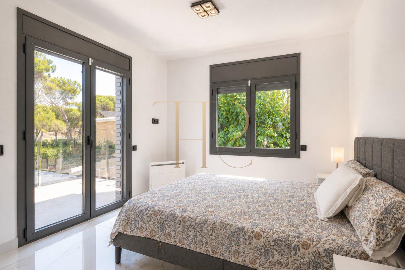 Exclusive Newly Renovated Designer Villa in La Pineda, Castelldefels