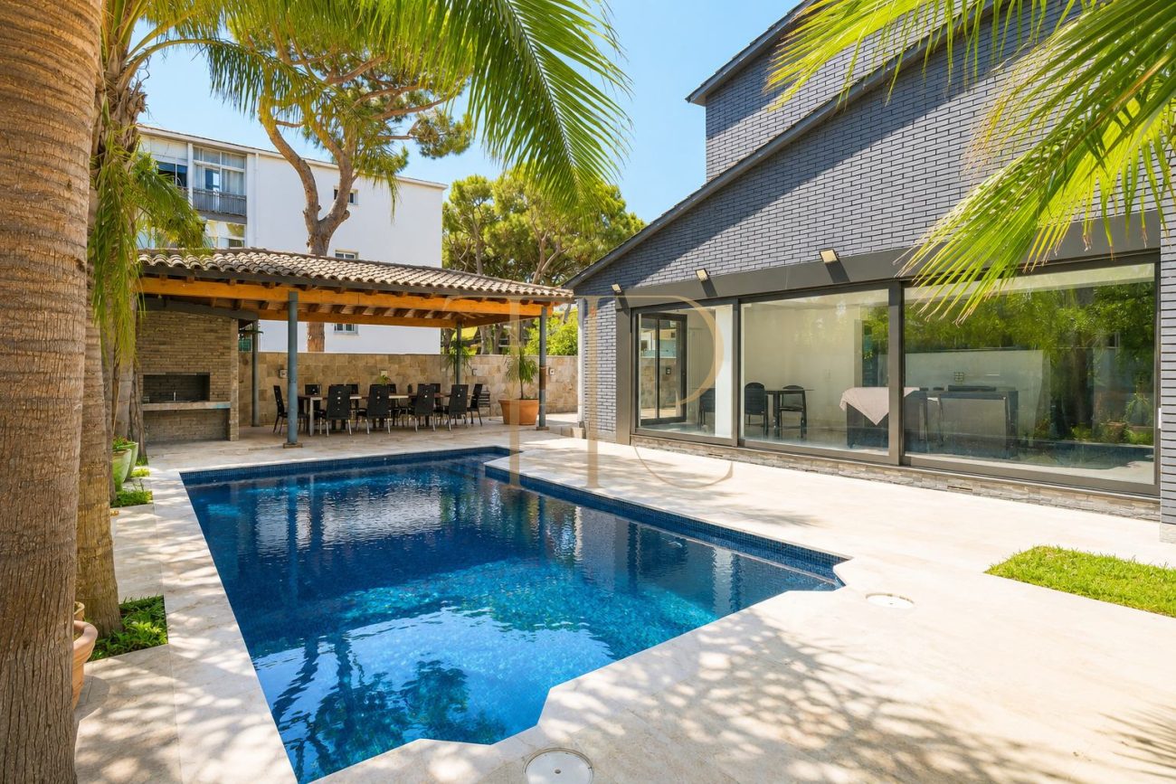 Exclusive Newly Renovated Designer Villa in La Pineda, Castelldefels