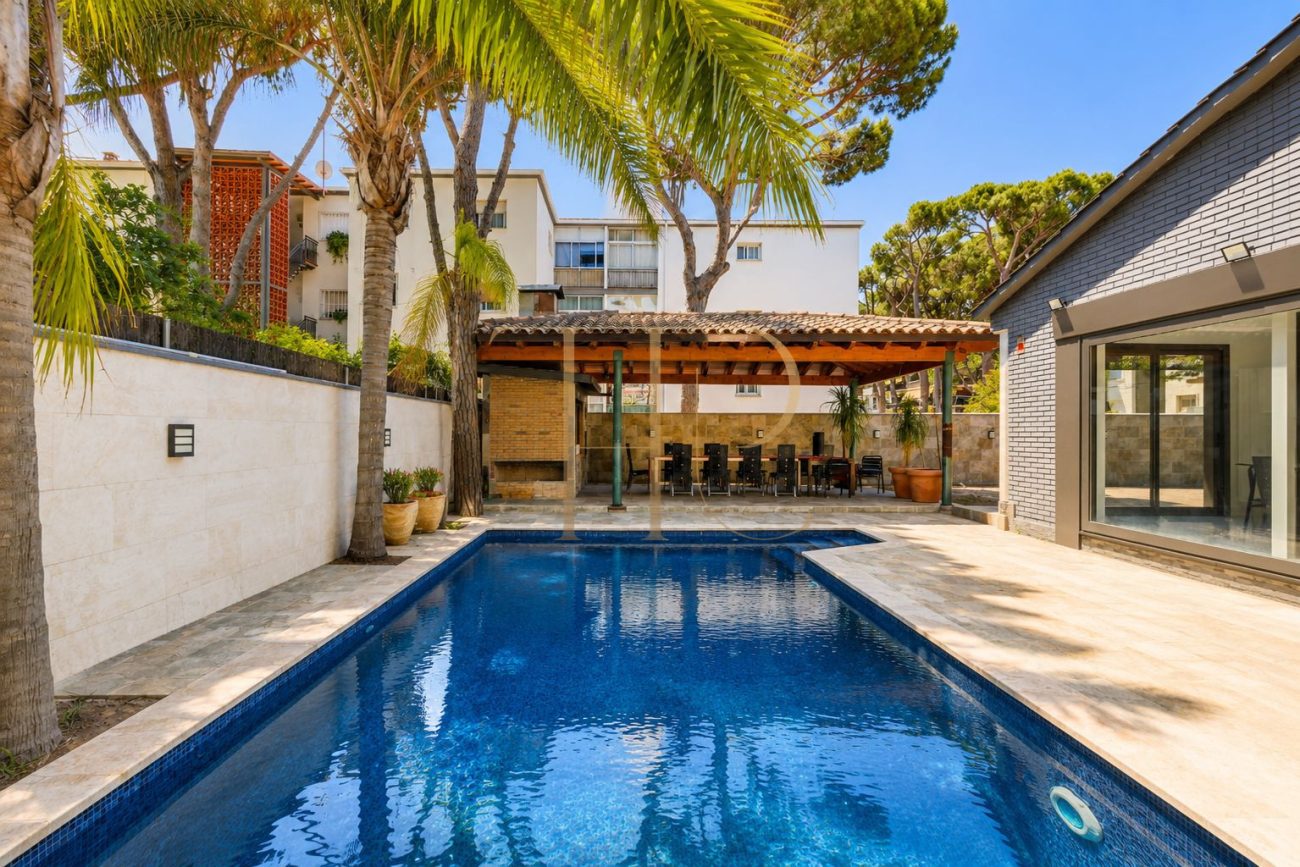 Exclusive Newly Renovated Designer Villa in La Pineda, Castelldefels