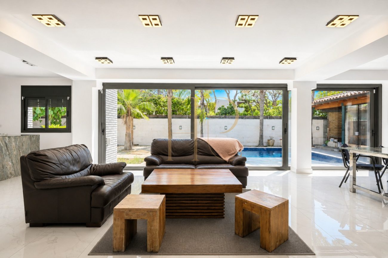Exclusive Newly Renovated Designer Villa in La Pineda, Castelldefels