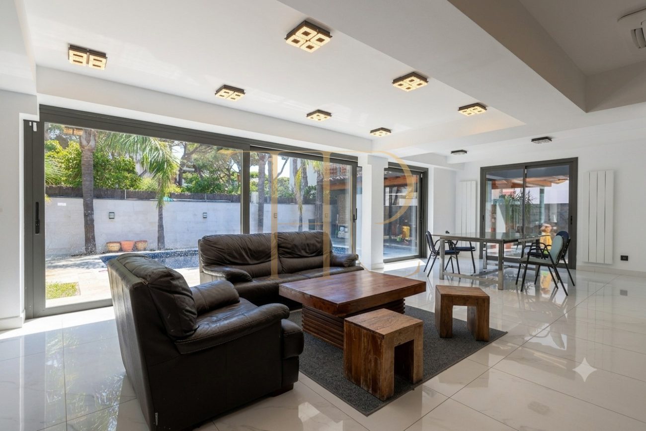 Exclusive Newly Renovated Designer Villa in La Pineda, Castelldefels