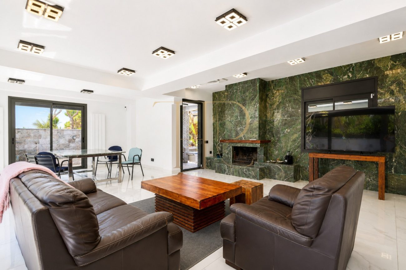 Exclusive Newly Renovated Designer Villa in La Pineda, Castelldefels
