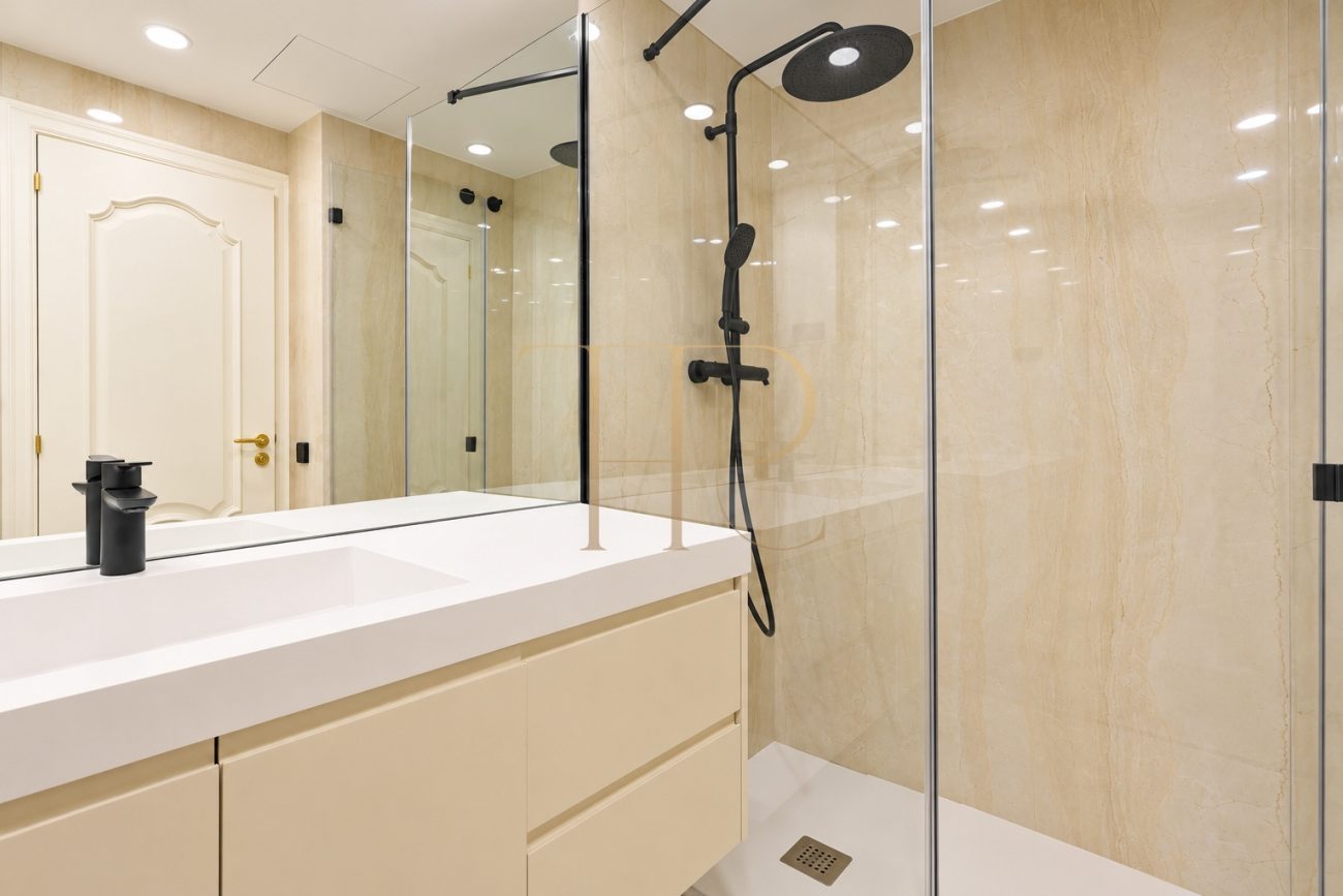 Luxury detached villa for rent in Gavà Mar, fully renovated
