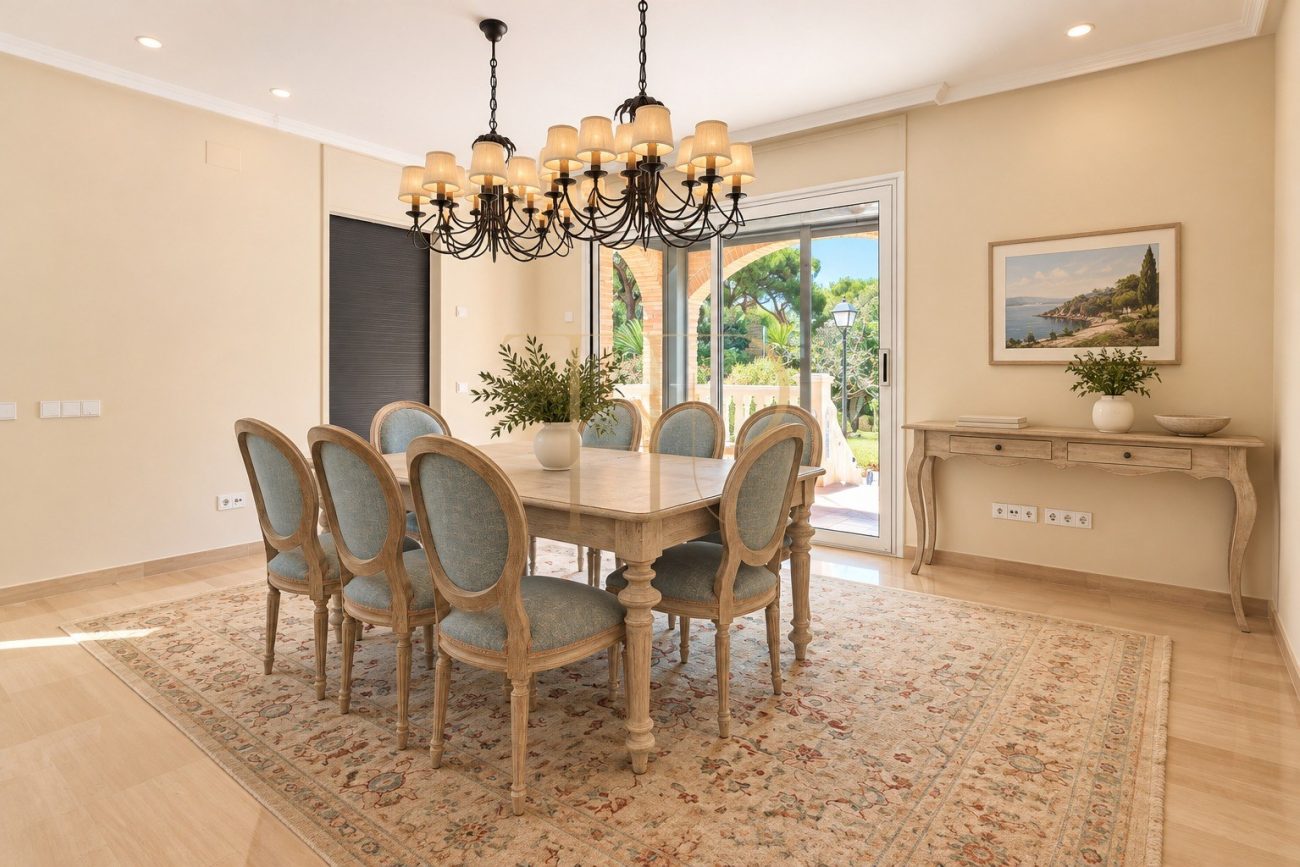Luxury detached villa for rent in Gavà Mar, fully renovated