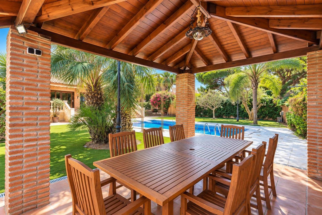 Luxury detached villa for rent in Gavà Mar, fully renovated