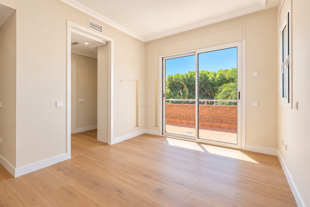 Luxury detached villa for rent in Gavà Mar, fully renovated