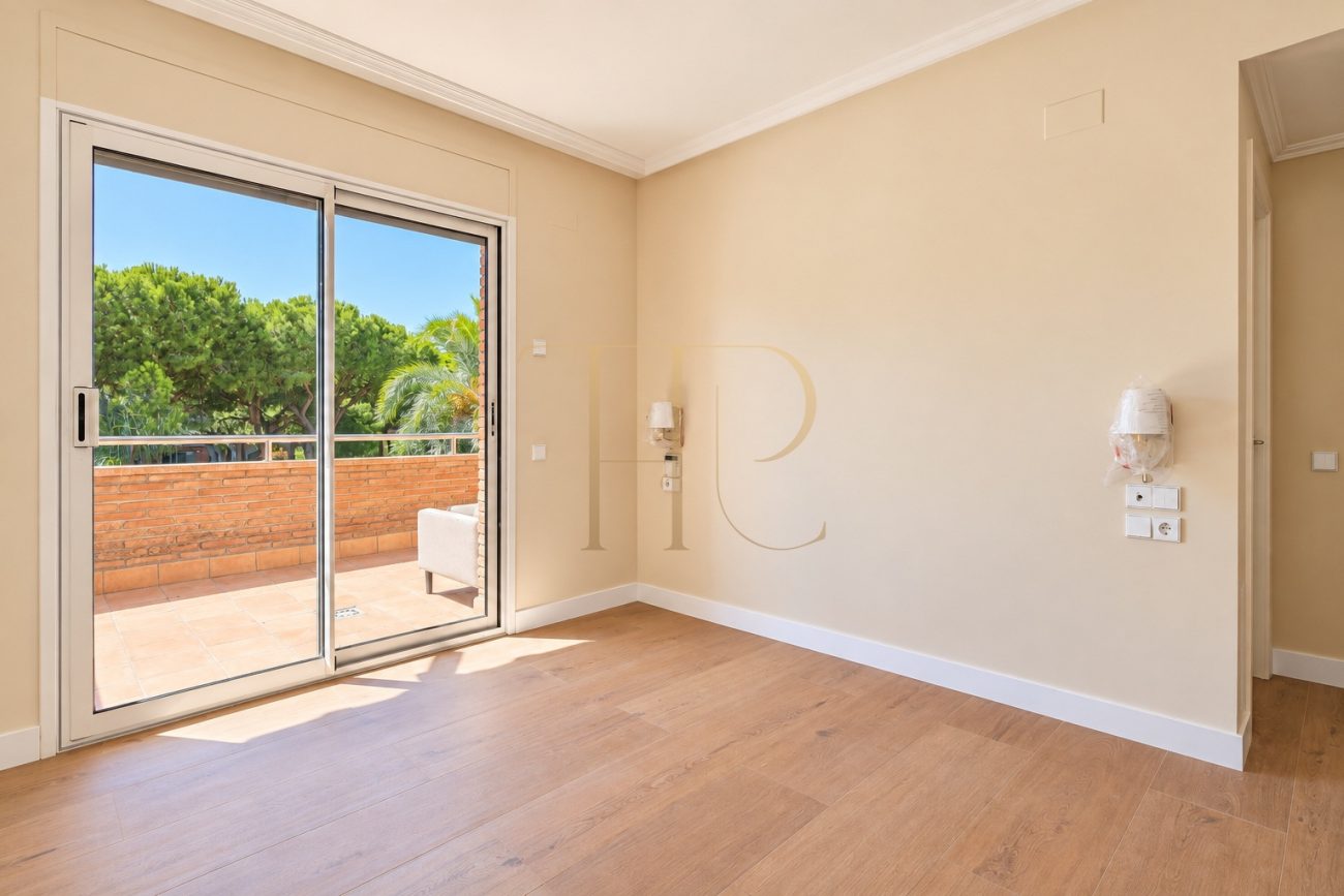 Luxury detached villa for rent in Gavà Mar, fully renovated