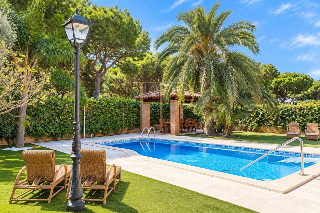 Luxury detached villa for rent in Gavà Mar, fully renovated