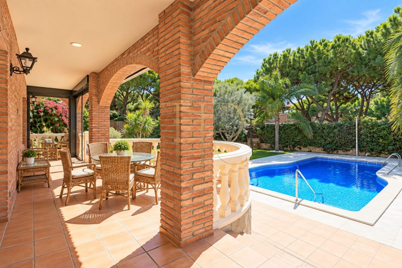 Luxury detached villa for rent in Gavà Mar, fully renovated