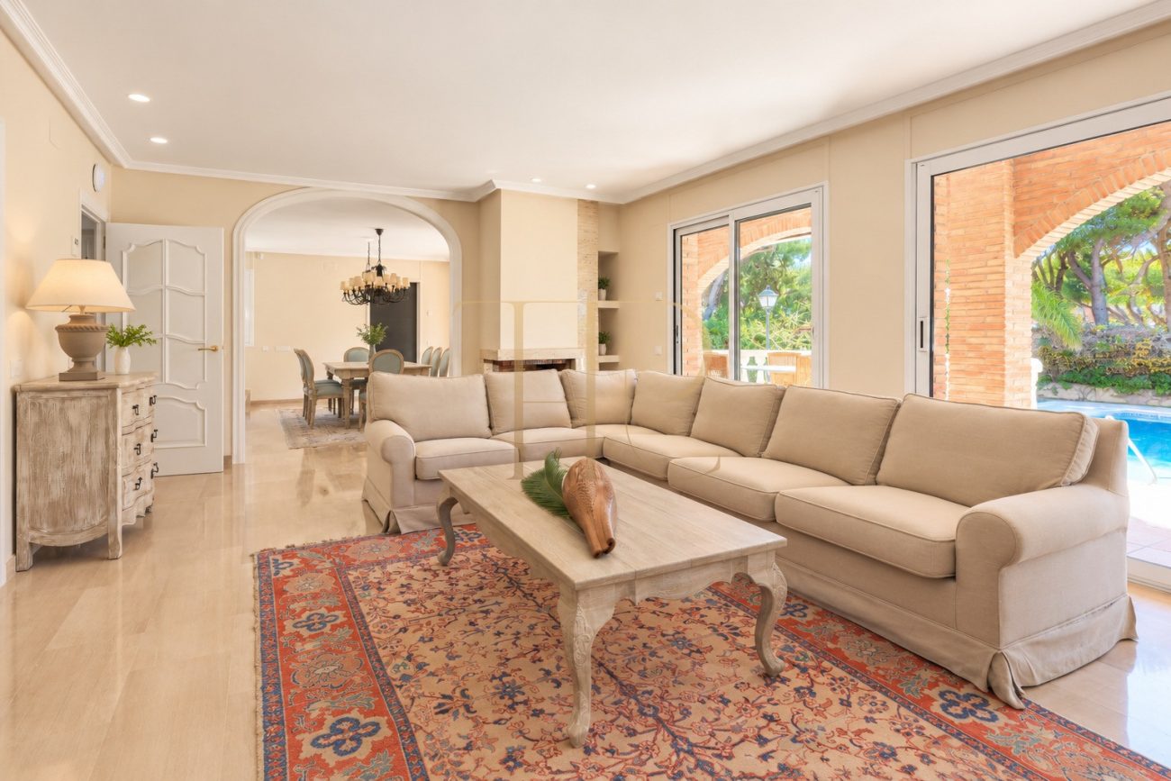 Luxury detached villa for rent in Gavà Mar, fully renovated