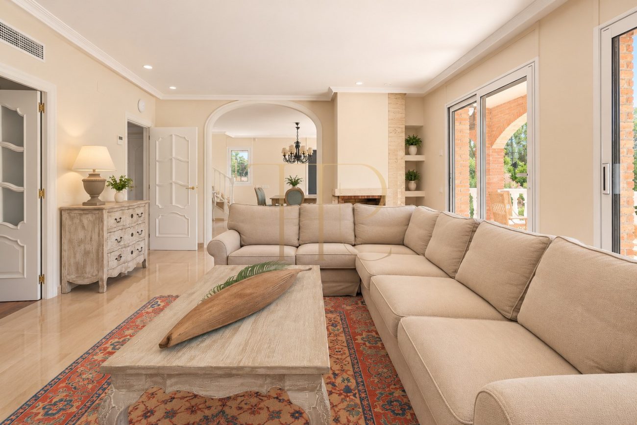Luxury detached villa for rent in Gavà Mar, fully renovated