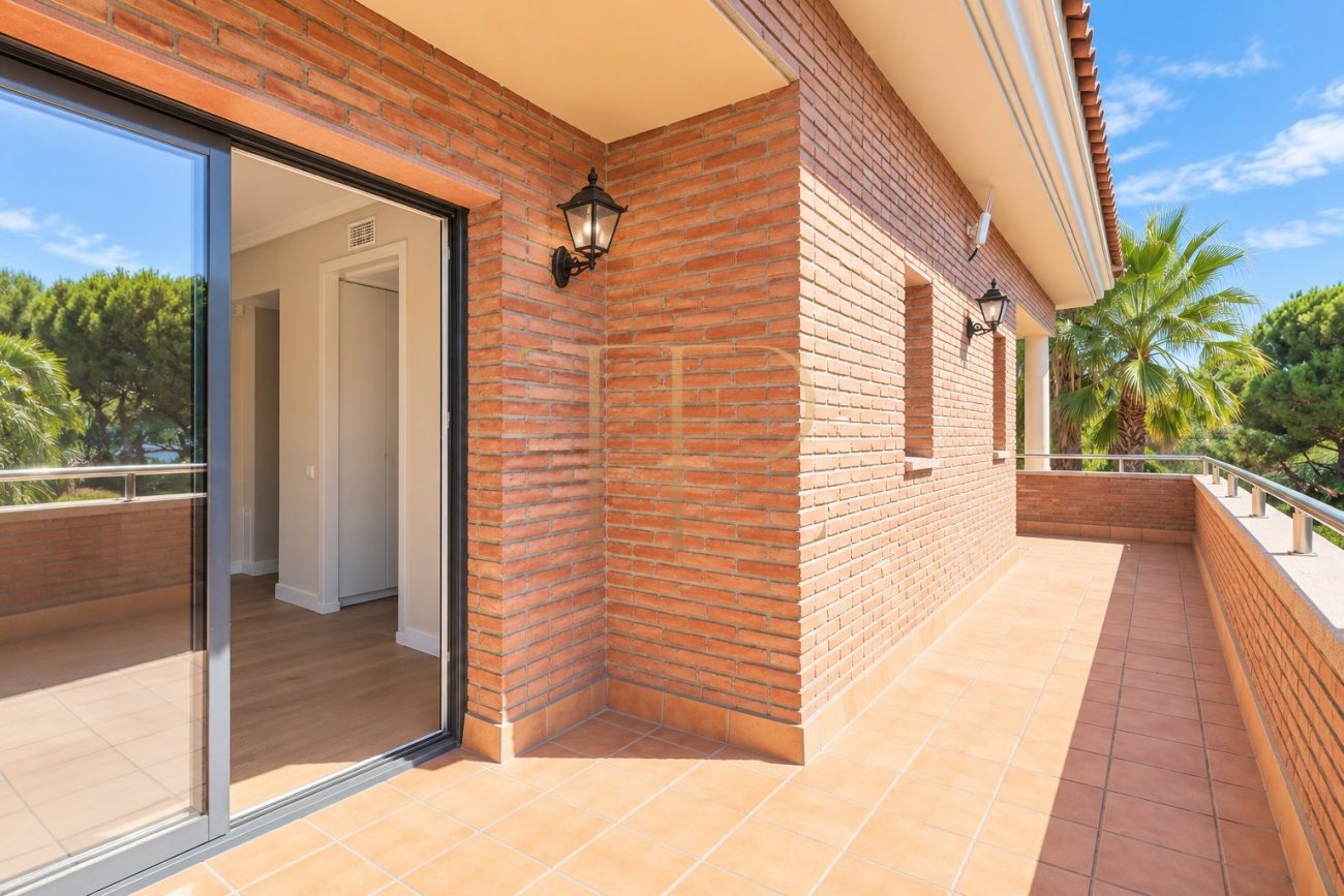 Luxury detached villa for rent in Gavà Mar, fully renovated