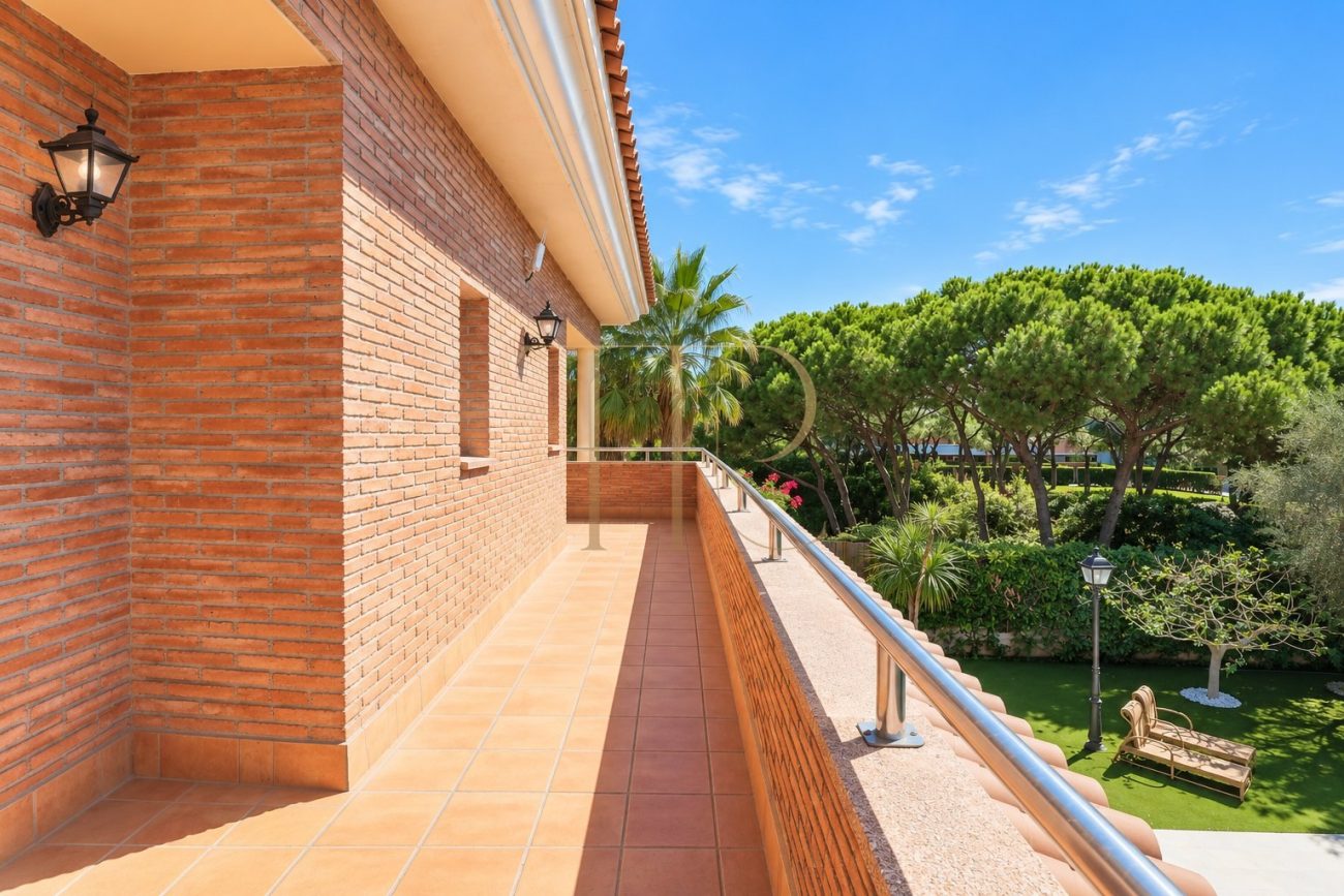 Luxury detached villa for rent in Gavà Mar, fully renovated