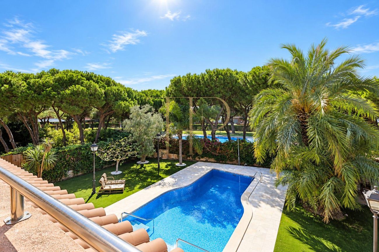 Luxury detached villa for rent in Gavà Mar, fully renovated